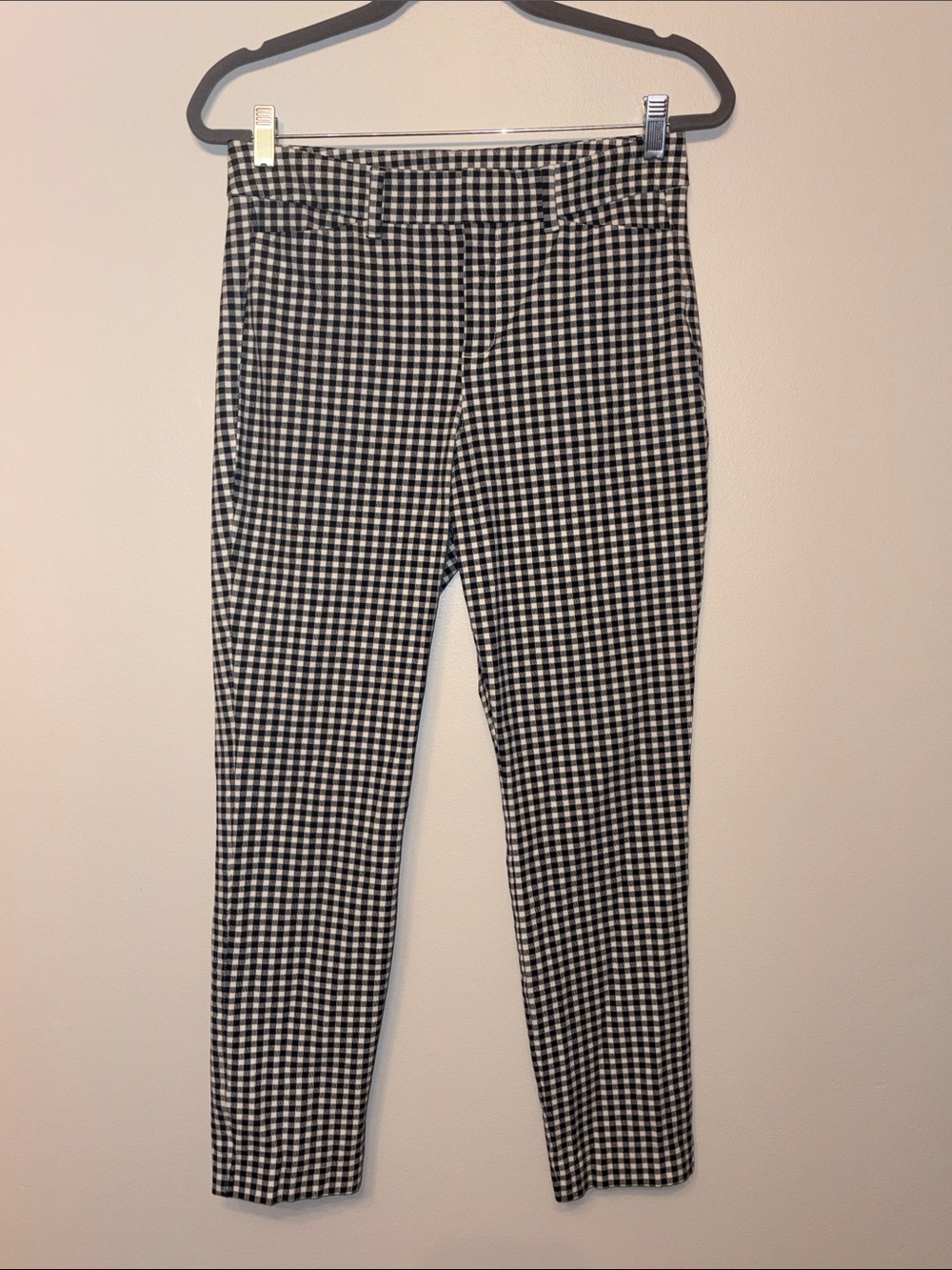 Old Navy Black and White Gingham Pixie Skinny High Rise Pants. Size 6.